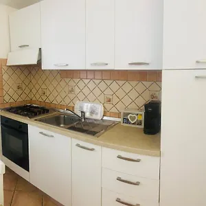 Appartamento Exclusive Use- Uso Esclusivo - La Maison De Gioel - Entire House - Intera Casa - With Kitchenette - Con Cucinino - With Washing Machine - Con Lavatrice - Free Public Parking In Front Of The House - Parcheggio Pubblico Gratuito Difronte Casa, Olbia